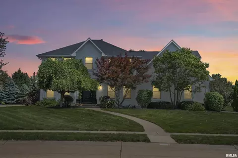 6201 Lakehurst Dr, Davenport, IA 52807