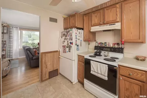 3205 48th Ave, Moline, IL 61265 photo 6