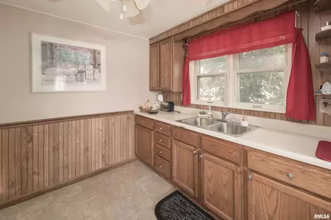 3205 48th Ave, Moline, IL 61265 photo 8