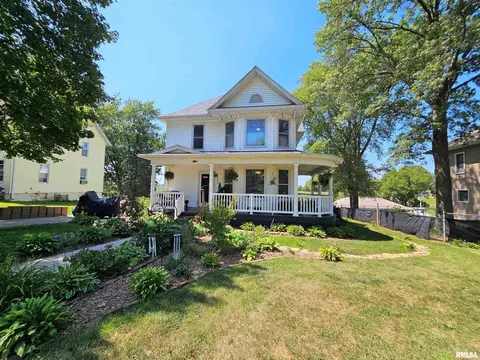 302 Walcott St, Dixon, IA 52745