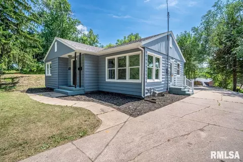328 W Fulliam Ave, Muscatine, IA 52761