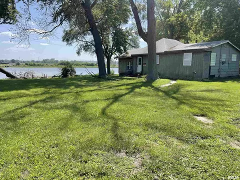 512 Island Ave, East Moline, IL 61244