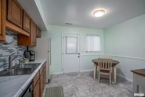 20 Cherry Hill Ct, Hampton, IL 61256 photo 5