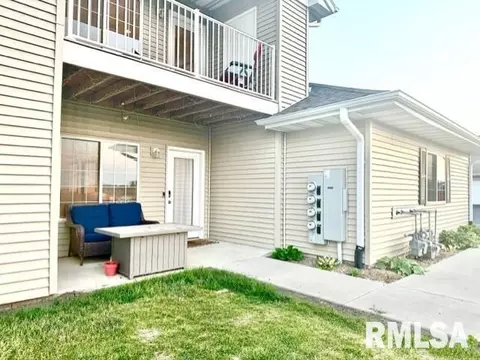 440 E Franklin St #102, Eldridge, IA 52748