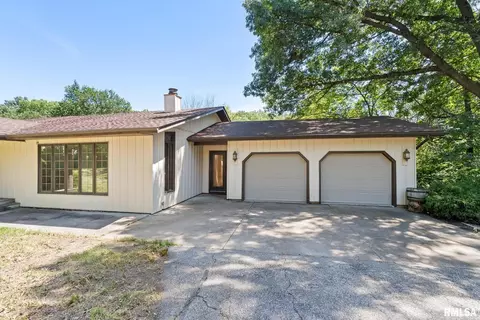 6010 116th St, Blue Grass, IA 52726