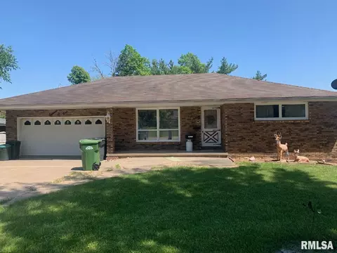 1809 N 10th St, Clinton, IA 52732