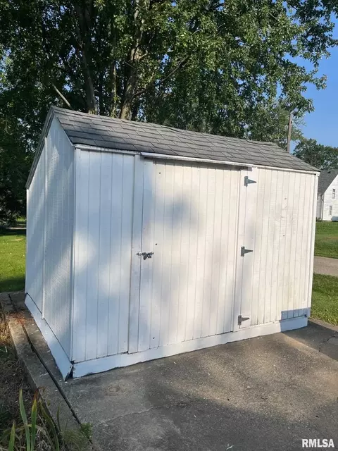219 Maple Ave, Kewanee, IL 61443 photo 6