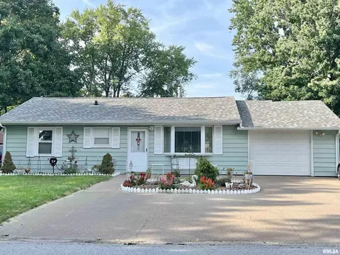 3010 W 67th St, Davenport, IA 52806