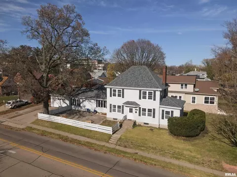 300 13th Ave N, Clinton, IA 52732