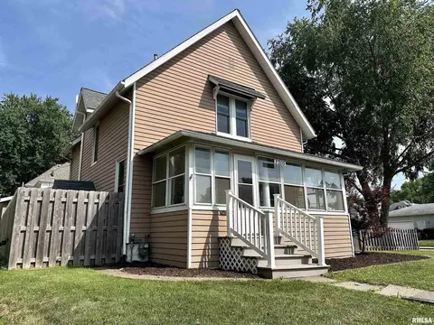 2205 Jefferson Ave, Davenport, IA 52803