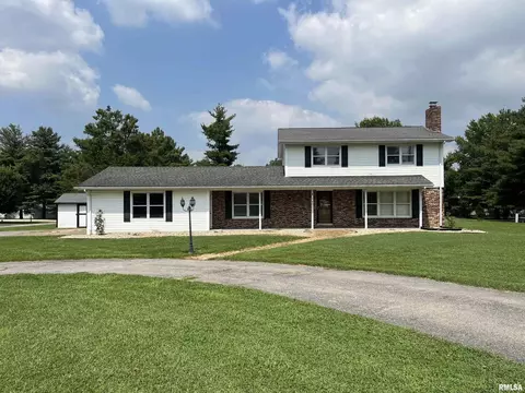 105 Oaklawn Cir, Energy, IL 62933