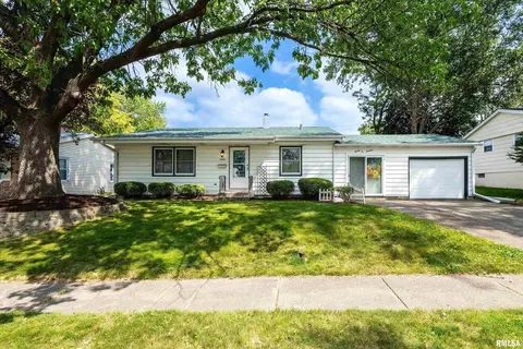 2219 N Birchwood Ave, Davenport, IA 52804