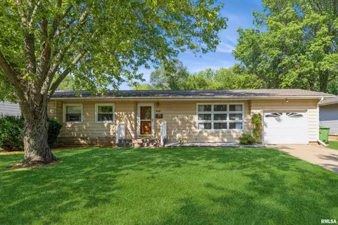 1022 N 13th St, Clinton, IA 52732