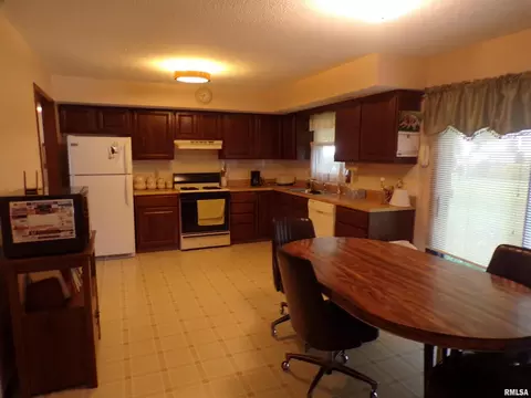 304 Marlane Dr, Alpha, IL 61413 photo 6