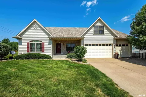 2402 Jersey Meadows Dr, Davenport, IA 52807