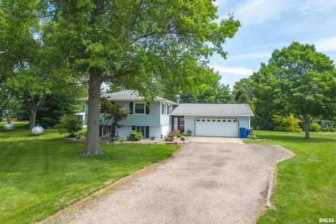 2 Morning Glory Cir, Mccausland, IA 52758