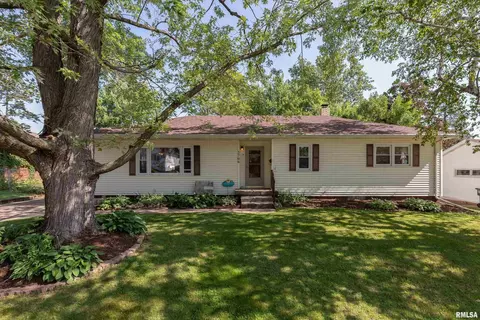 2708 E Columbia Ave, Davenport, IA 52803