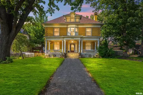 726 E Locust St, Davenport, IA 52803