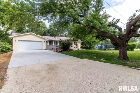 28020 218th St, Le Claire, IA 52753