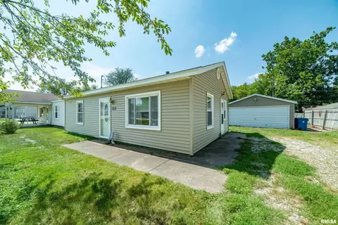128 W 4th St, Coal Valley, IL 61240