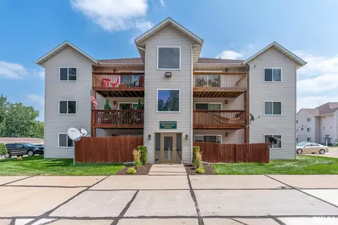 4600 Grand Ave #D-2, Davenport, IA 52806