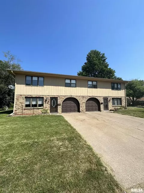 315 30th Avenue Ct, Moline, IL 61265