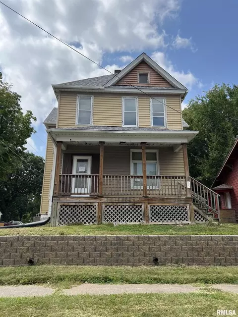820 Warren St, Davenport, IA 52802
