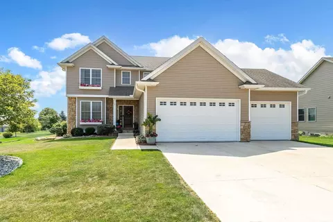 14 Blackstone Way, Le Claire, IA 52753