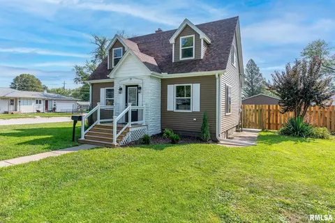 501 15th St, Silvis, IL 61282