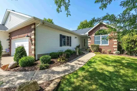 4204 E 59th St, Davenport, IA 52807