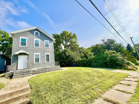 410 E 12th St, Davenport, IA 52803