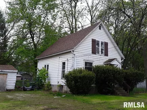 260 W 1st St, Galesburg, IL 61401