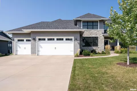 4714 Lakeside Dr, Bettendorf, IA 52722