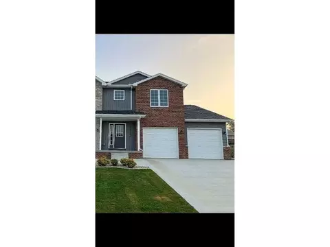1117 Lawson St, Washington, IL 61571