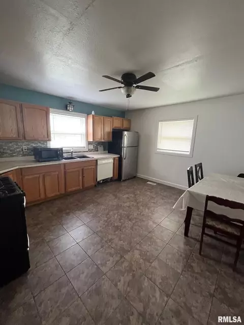 301 Payson St, Kewanee, IL 61443 photo 16
