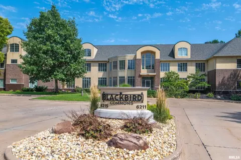 6215 Utica Ridge Rd #101, Davenport, IA 52807