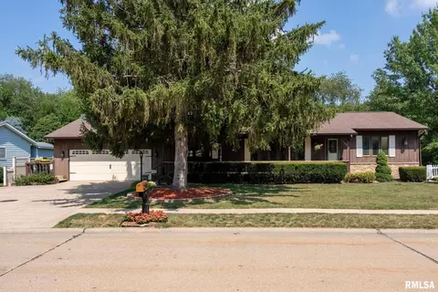 411 Richmond Hill Dr, Geneseo, IL 61254