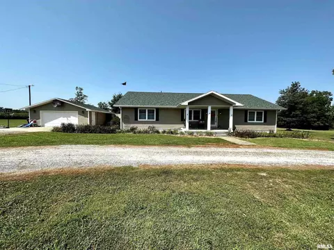 602 S Beacon Ave, Broughton, IL 62817 photo 2