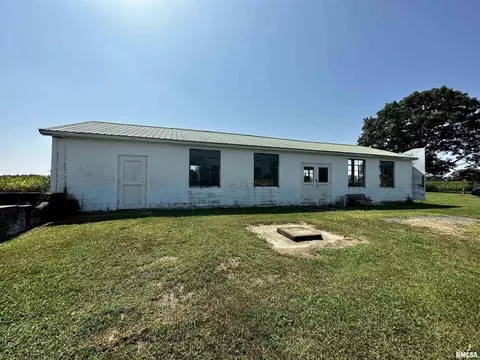 602 S Beacon Ave, Broughton, IL 62817 photo 67
