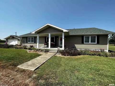 602 S Beacon Ave, Broughton, IL 62817
