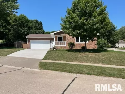 3135 45th St, Moline, IL 61265