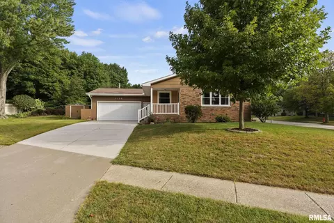 3135 45th St, Moline, IL 61265 photo 2