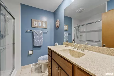 3135 45th St, Moline, IL 61265 photo 17