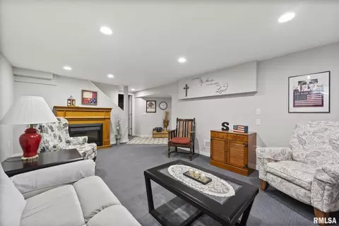 3135 45th St, Moline, IL 61265 photo 18
