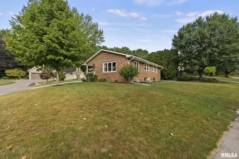 3135 45th St, Moline, IL 61265 photo 5