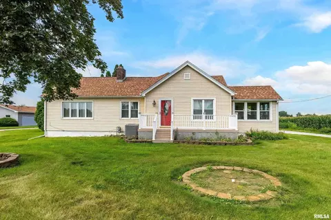 5908 W River Dr, Davenport, IA 52802