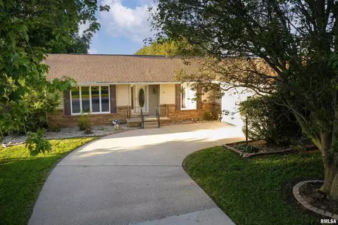 1020 E Patton Dr, Marion, IL 62959