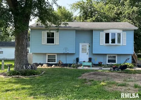 106 E 2nd St, Wilton, IA 52778