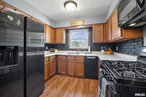 1013 4th St #A, Hampton, IL 61256 photo 8