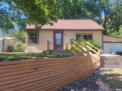 1928 N 7th St, Clinton, IA 52732